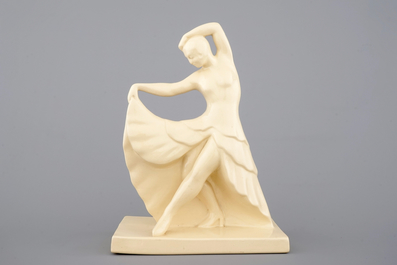 Een beeld van een dansende dame, Josephine Baker, Charles Catteau voor Boch Fr&egrave;res K&eacute;ramis ca. 1930